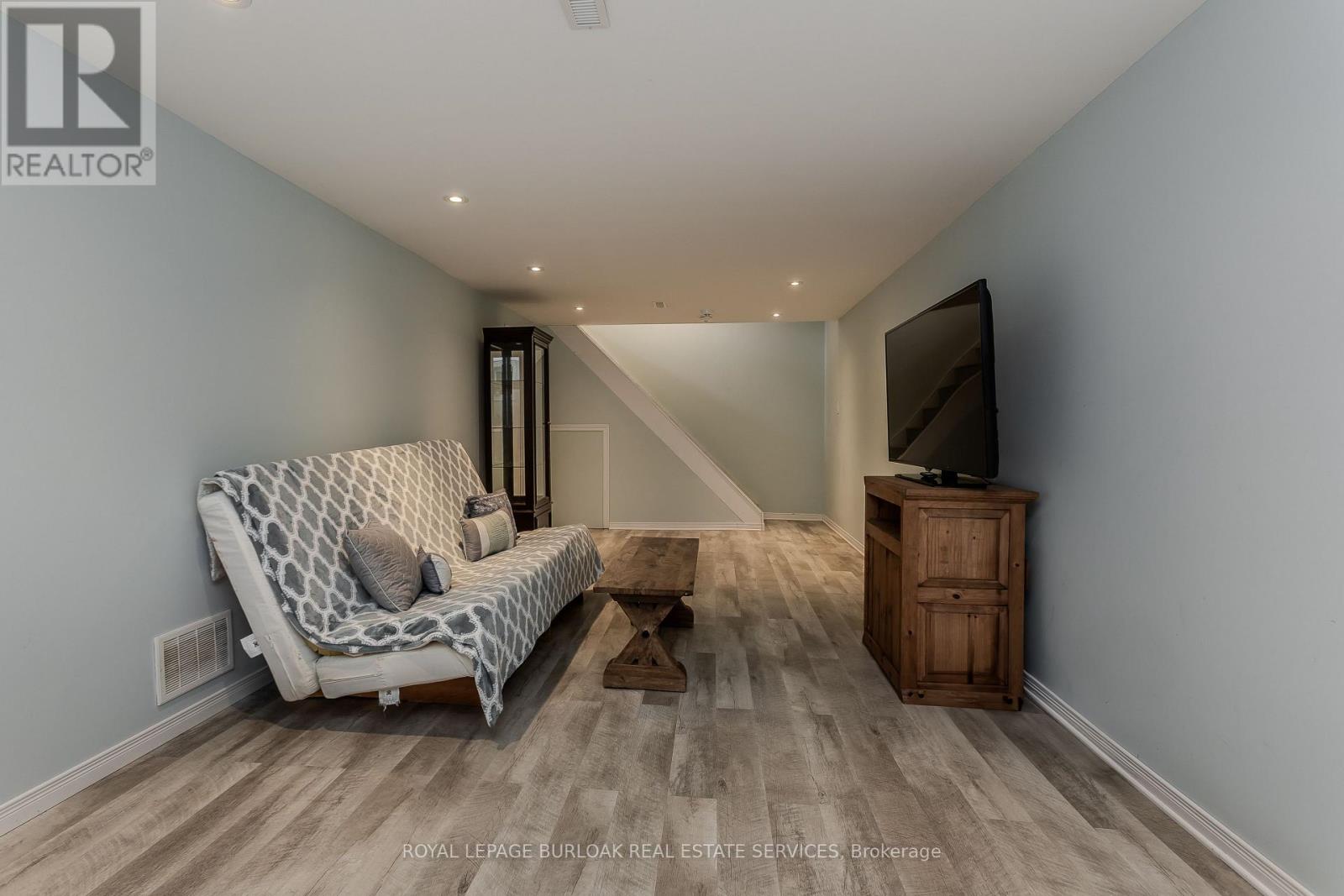 2124 Sandringham Drive, Burlington, Ontario  L7P 1L9 - Photo 20 - W13693228