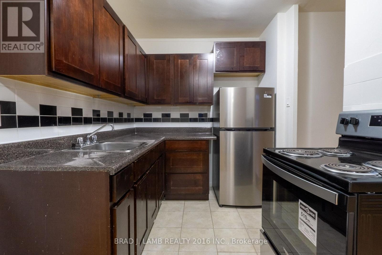 406 - 4 Hill Heights Road, Toronto, Ontario  M8Y 1Z1 - Photo 2 - W13693248