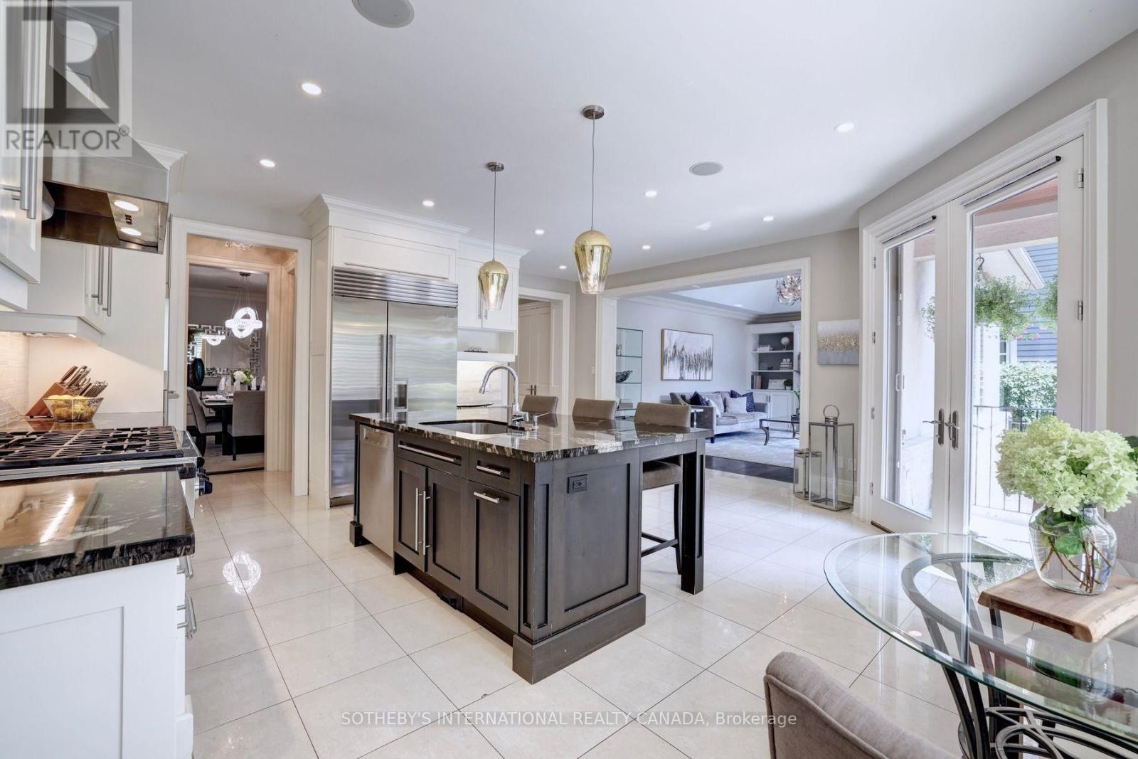 32 Oakwood Avenue S, Mississauga, Ontario  L5G 3L3 - Photo 15 - W13693266