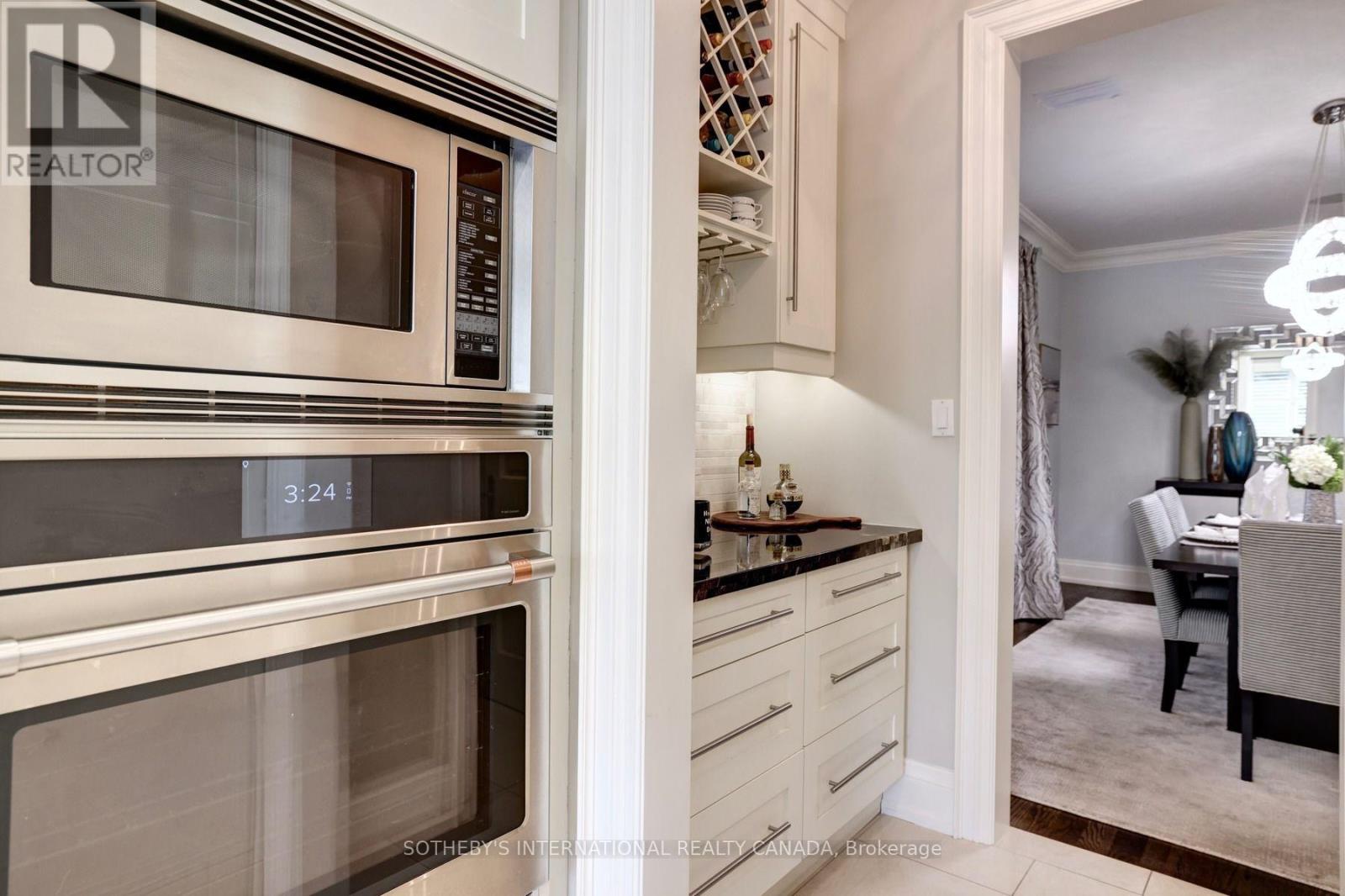 32 Oakwood Avenue S, Mississauga, Ontario  L5G 3L3 - Photo 16 - W13693266
