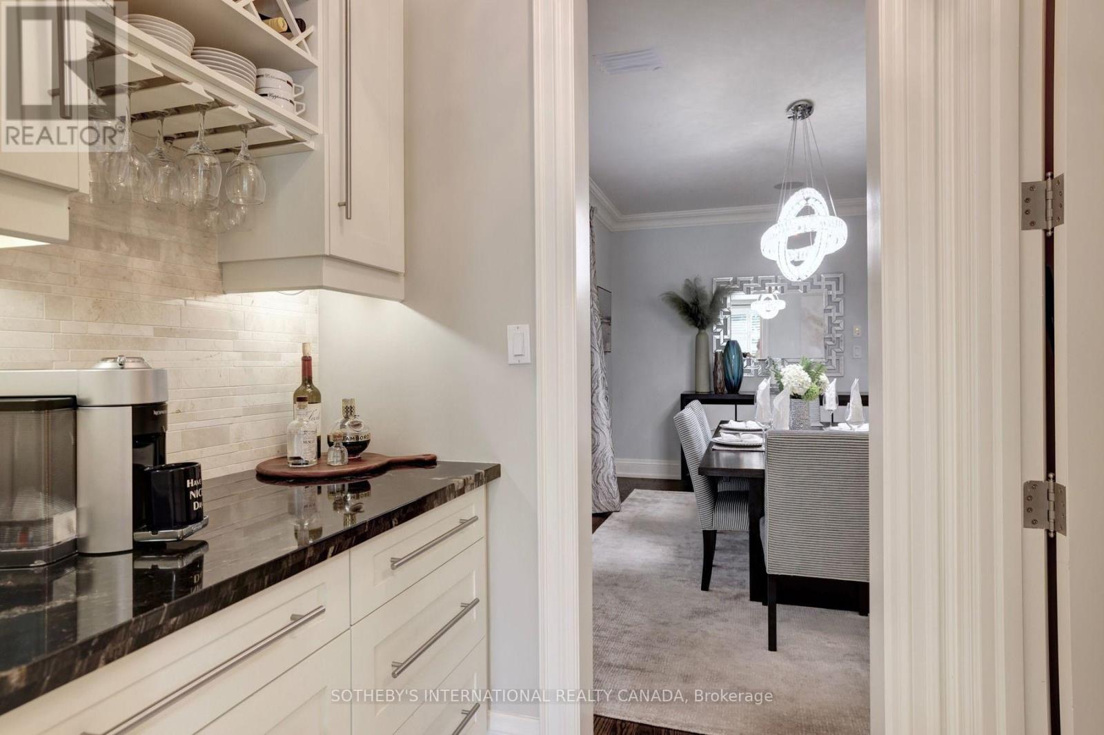 32 Oakwood Avenue S, Mississauga, Ontario  L5G 3L3 - Photo 17 - W13693266