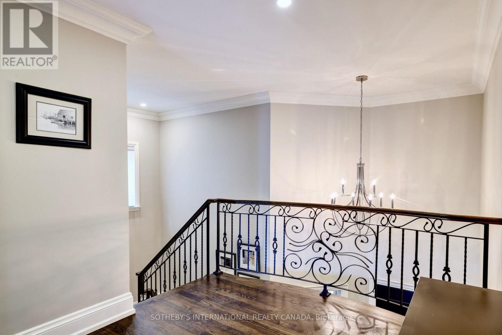 32 Oakwood Avenue S, Mississauga, Ontario  L5G 3L3 - Photo 20 - W13693266
