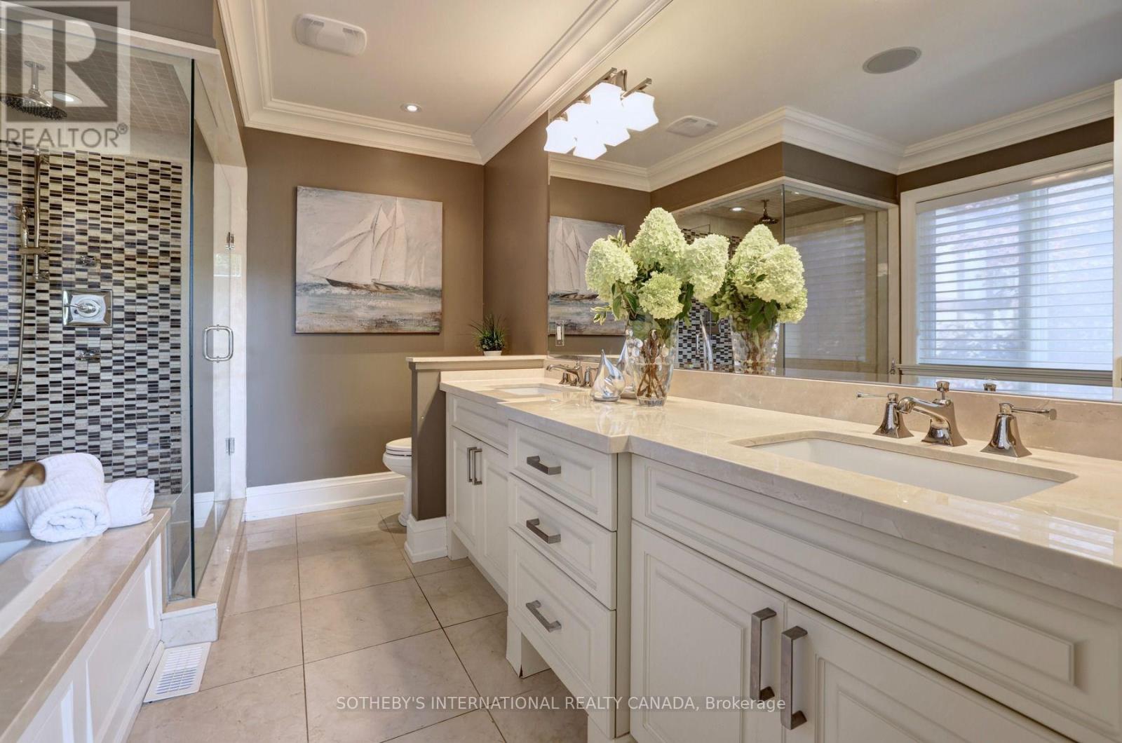 32 Oakwood Avenue S, Mississauga, Ontario  L5G 3L3 - Photo 25 - W13693266