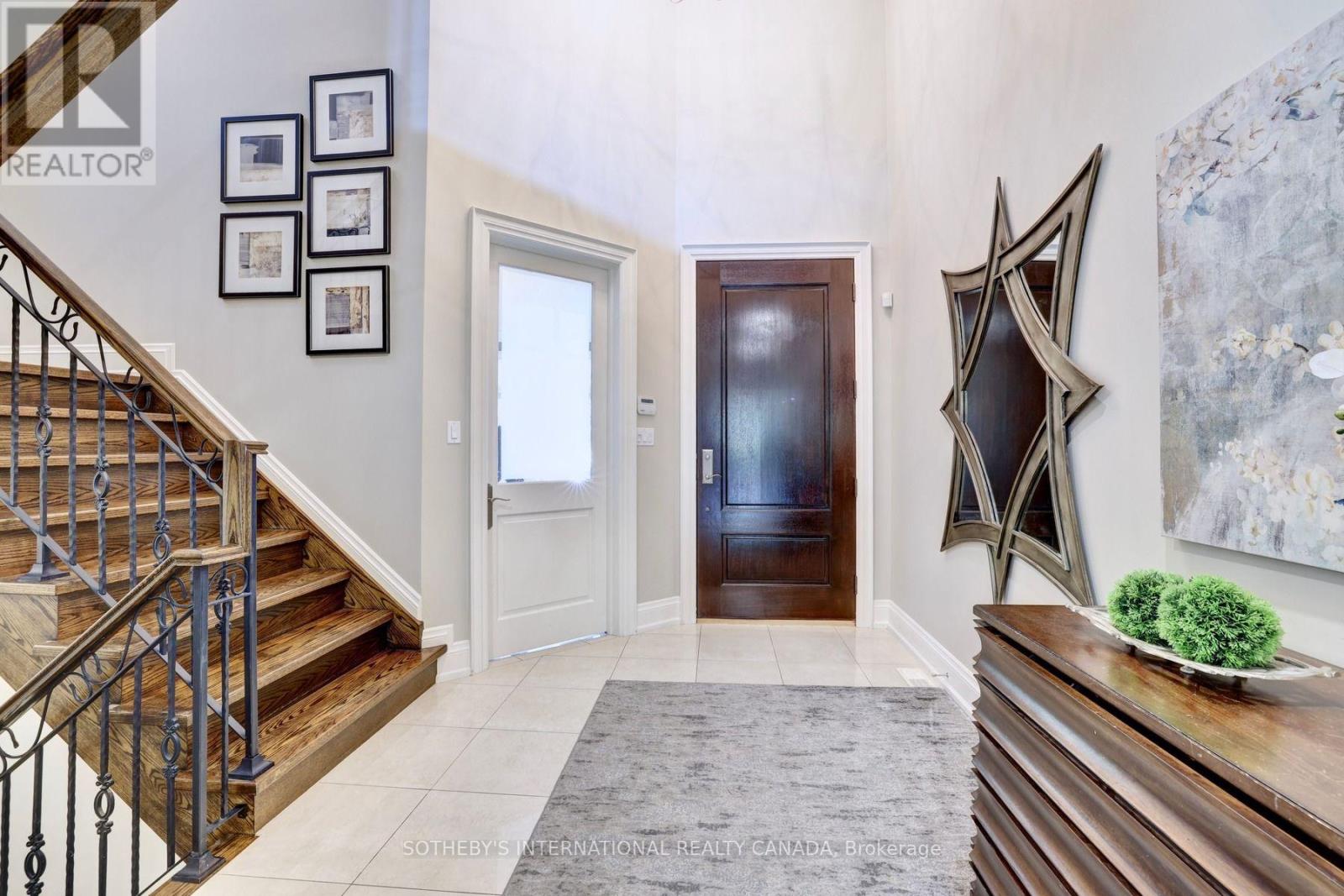 32 Oakwood Avenue S, Mississauga, Ontario  L5G 3L3 - Photo 4 - W13693266