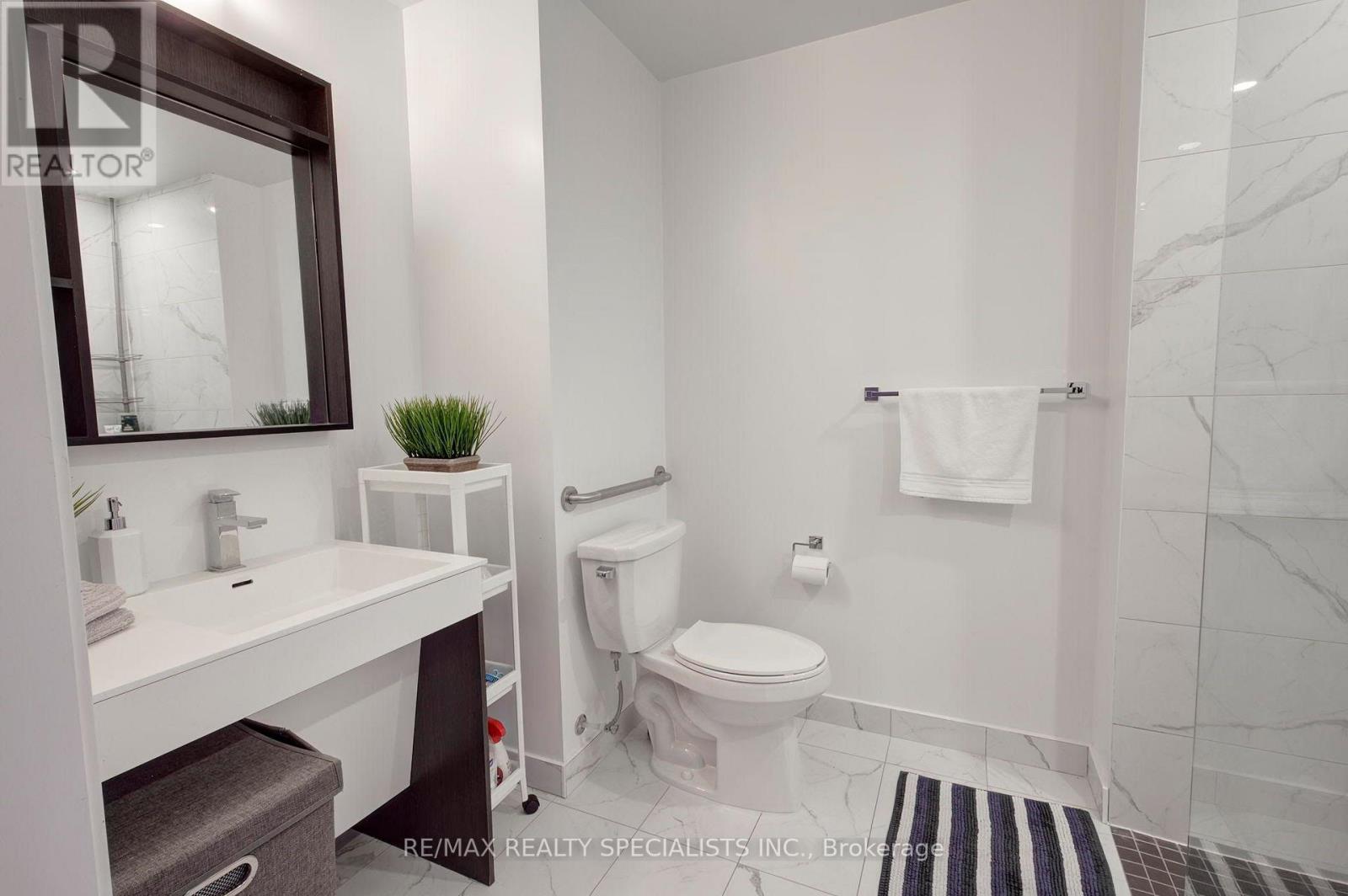 1611 - 4065 Confederation Parkway, Mississauga, Ontario  L5B 0L4 - Photo 17 - W13693286
