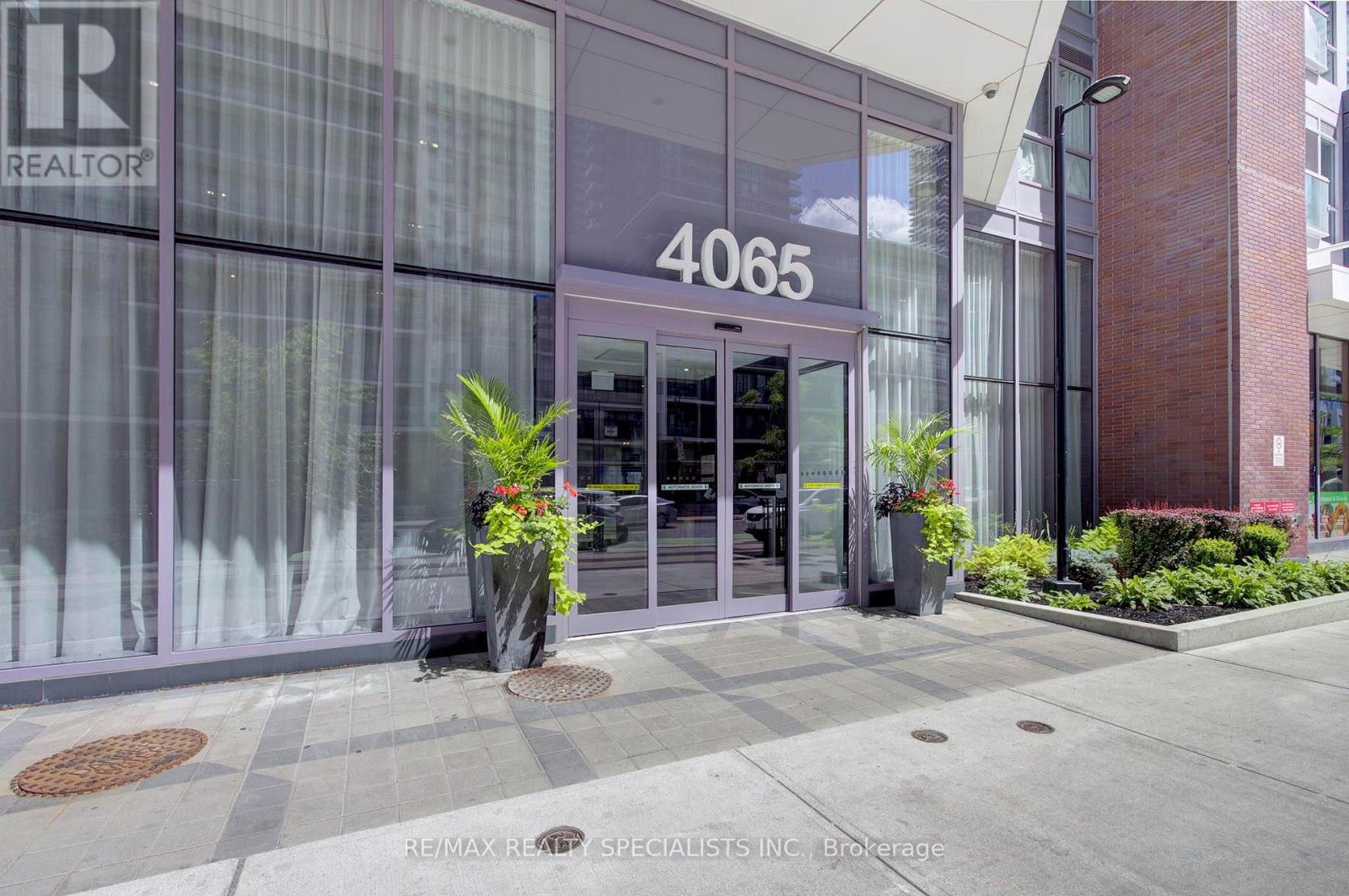 1611 - 4065 Confederation Parkway, Mississauga, Ontario  L5B 0L4 - Photo 2 - W13693286