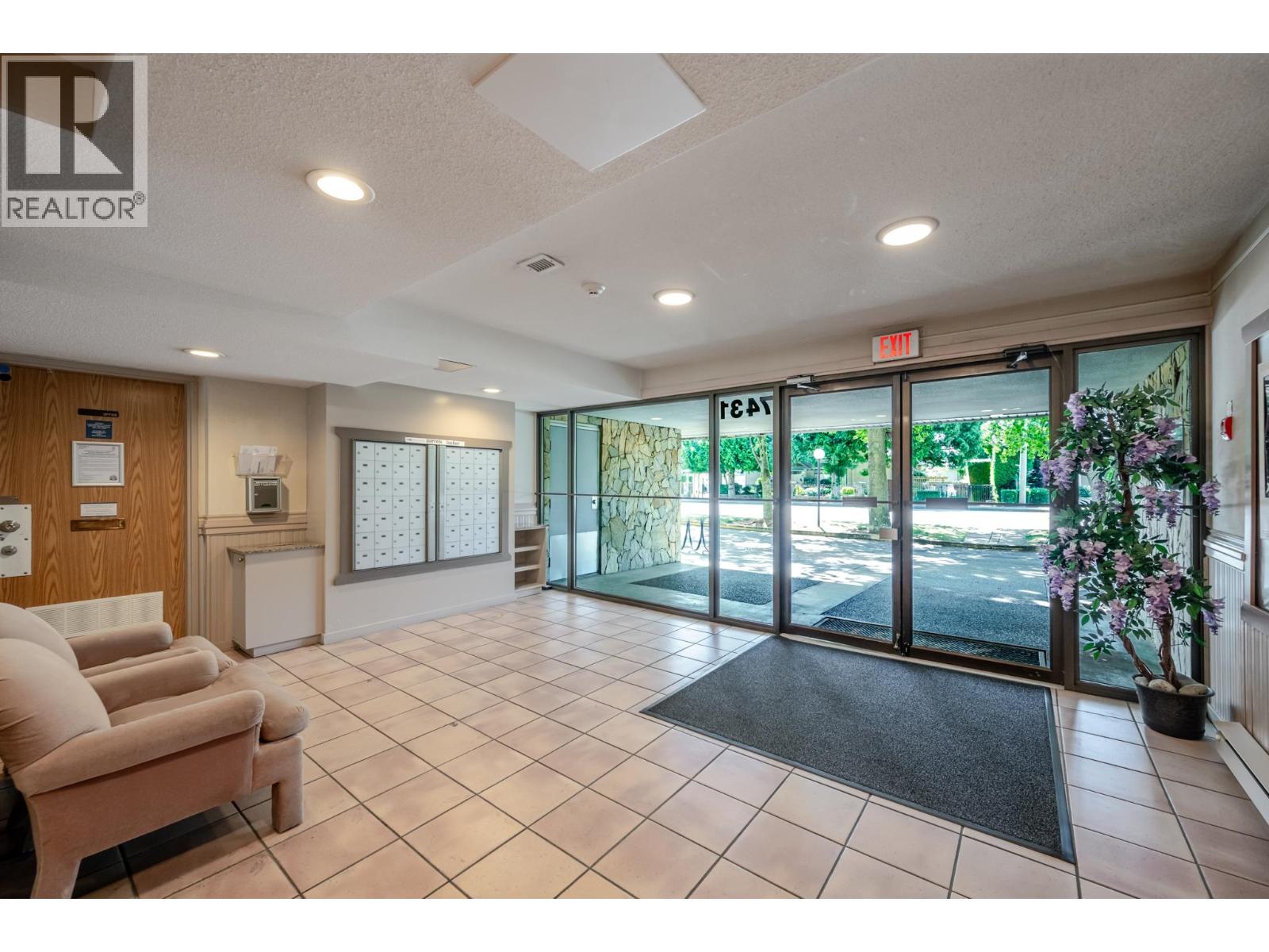 105 7431 Blundell Road, Richmond, British Columbia  V6Y 3G8 - Photo 3 - R3157172
