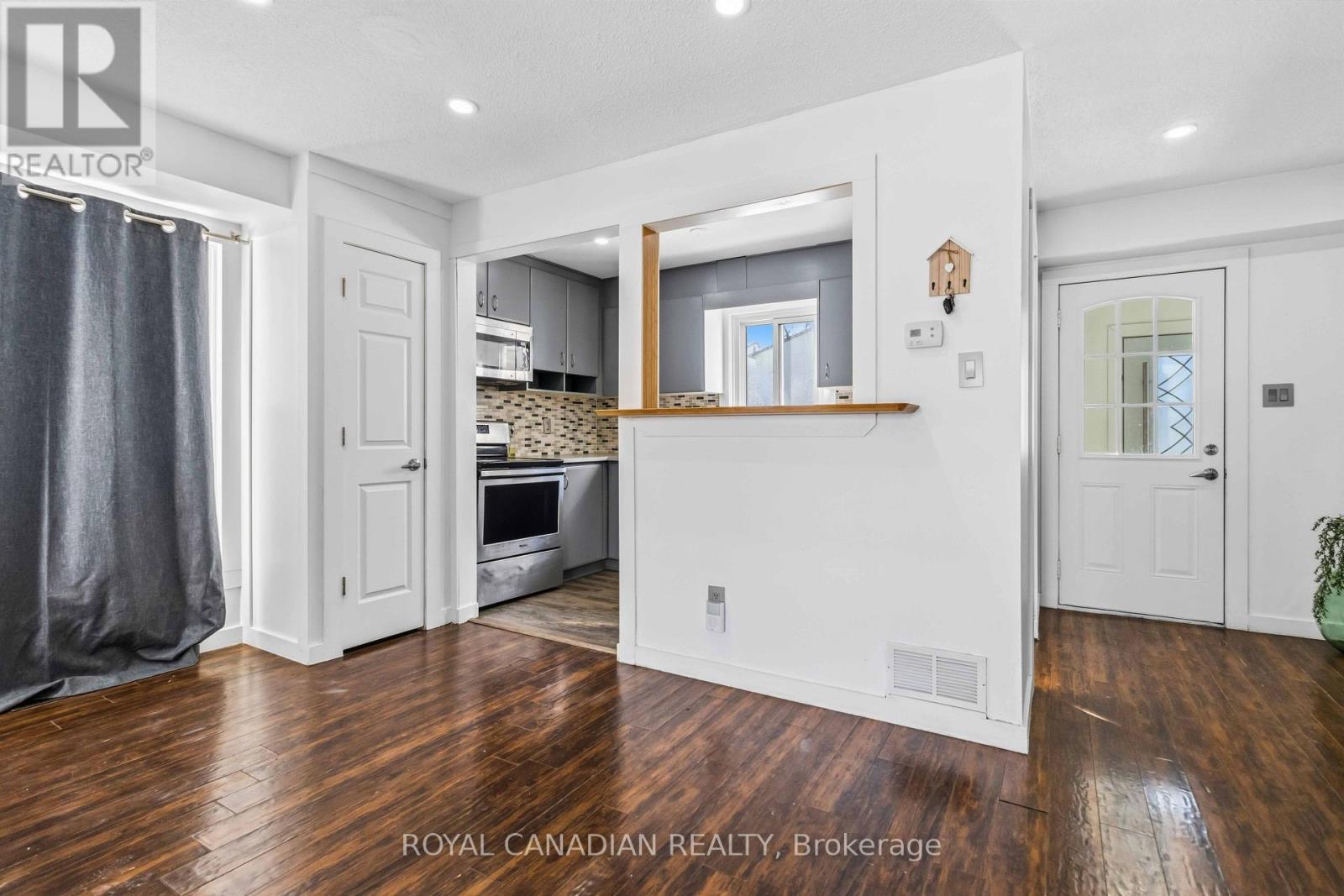 9 Horatio Court, Brampton, Ontario  L6S 1X8 - Photo 6 - W13693066
