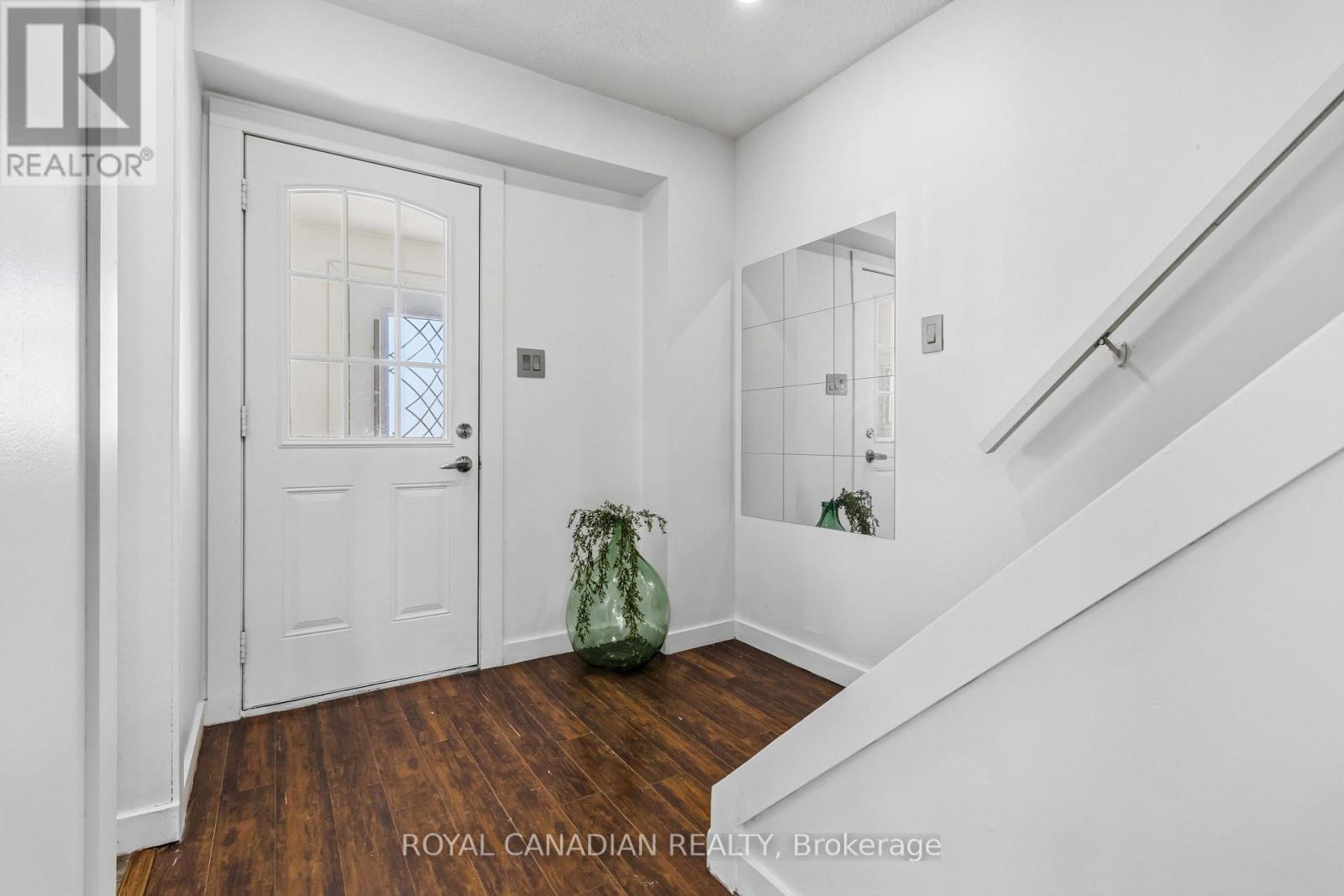 9 Horatio Court, Brampton, Ontario  L6S 1X8 - Photo 2 - W13693066