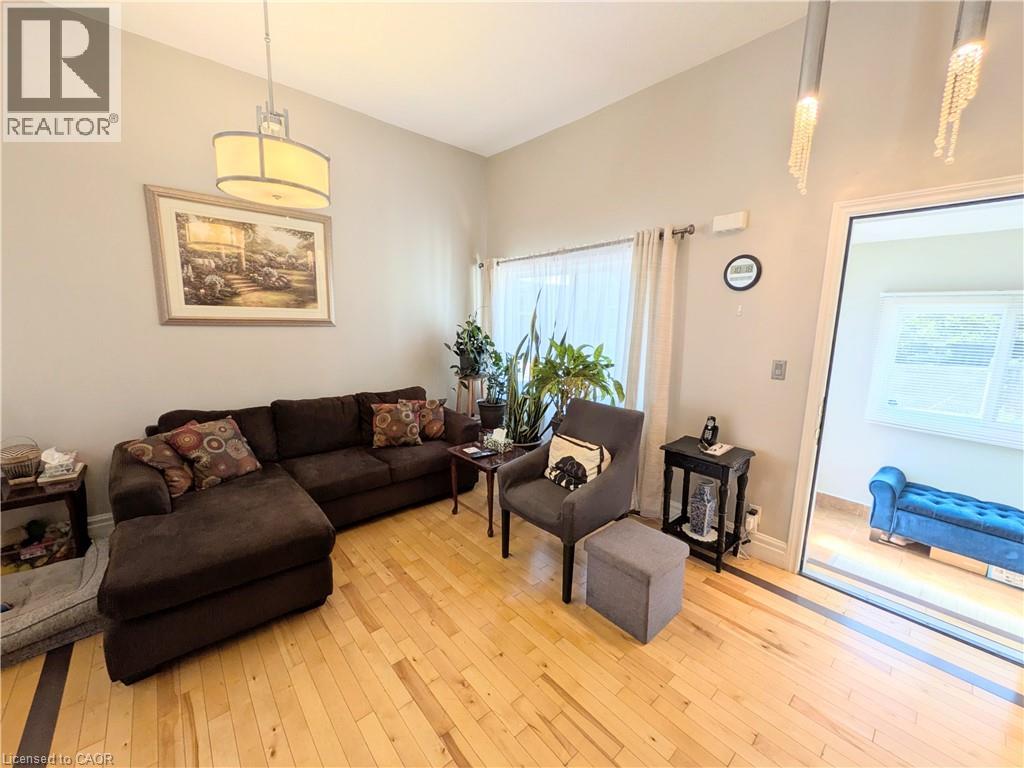 7 Campbell Avenue, Hamilton, Ontario  L8L 2M7 - Photo 4 - 40856725