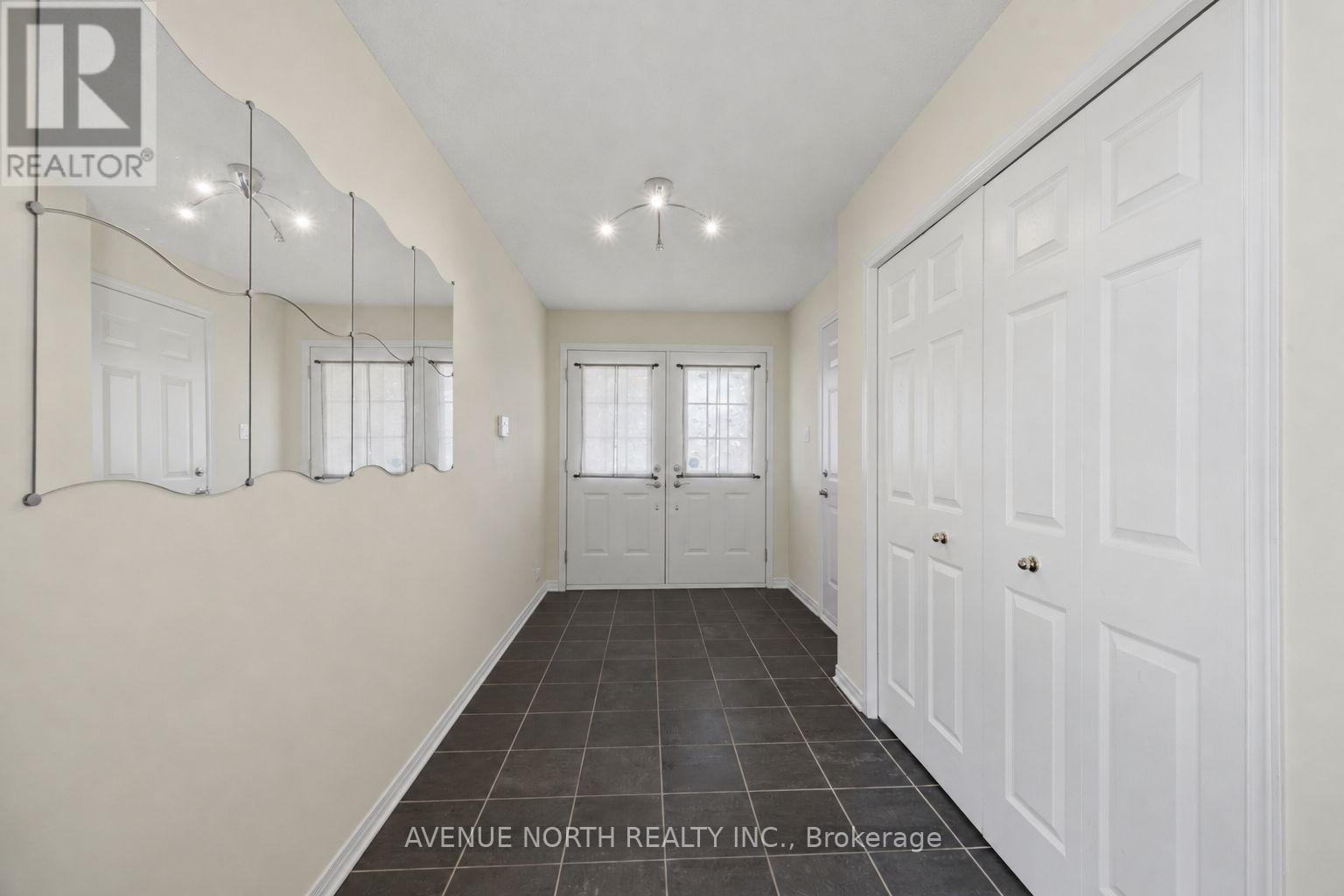 141 Gladeview Private, Ottawa, Ontario  K1T 4C4 - Photo 5 - X13692820