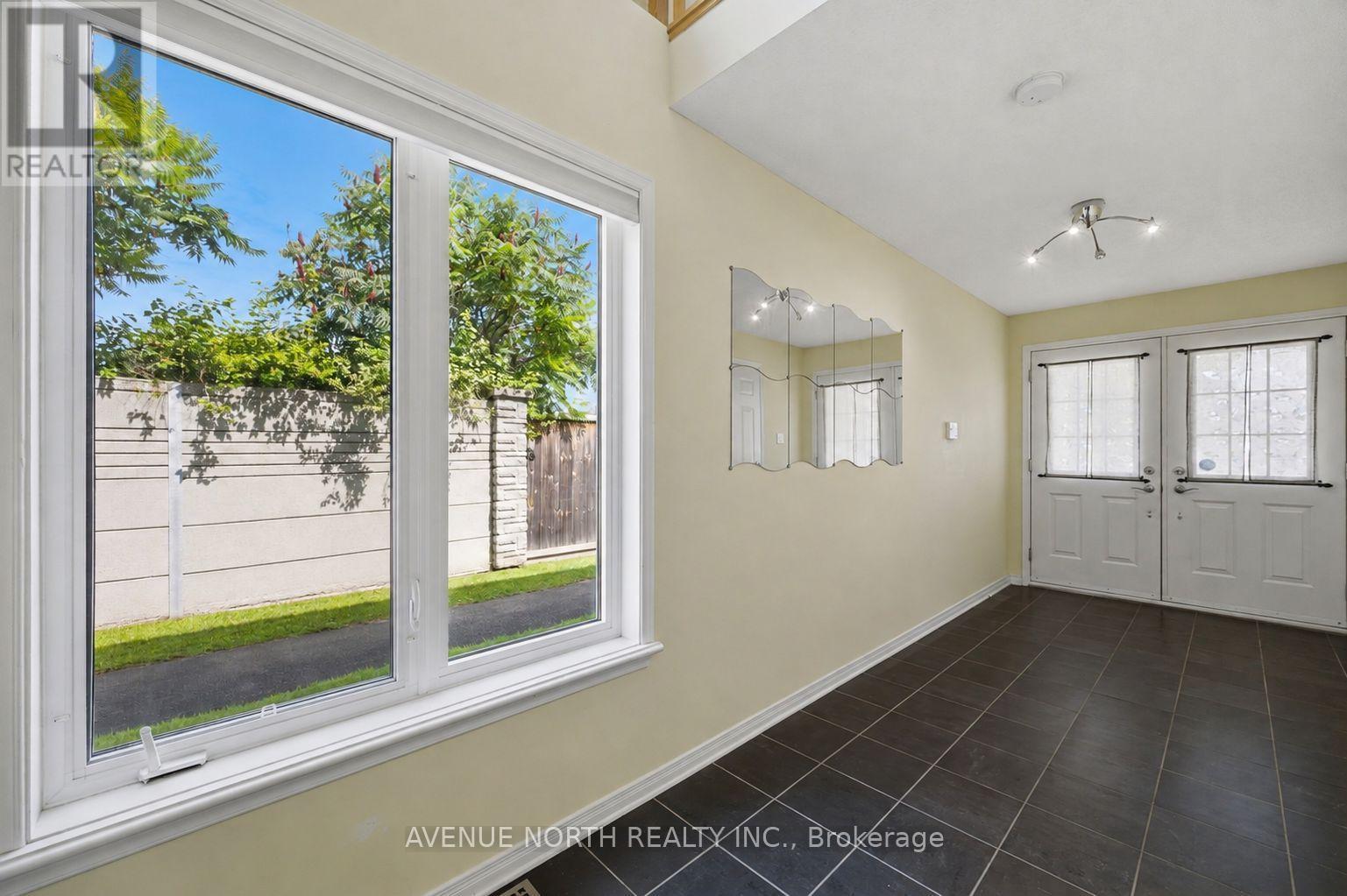 141 Gladeview Private, Ottawa, Ontario  K1T 4C4 - Photo 6 - X13692820