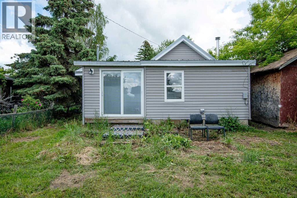 206 7th Street, Beaverlodge, Alberta  T0H 0C0 - Photo 22 - A2322561