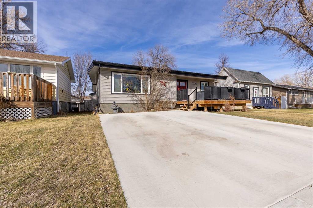 1907 7a Avenue N, Lethbridge, Alberta  T1H 0Z8 - Photo 4 - A2292410