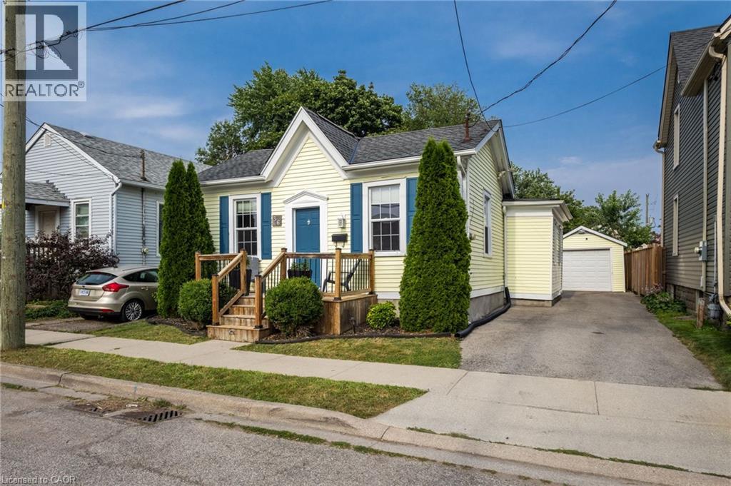 36 Woodland Avenue, St. Catharines, Ontario  L2R 5A2 - Photo 2 - 40850208