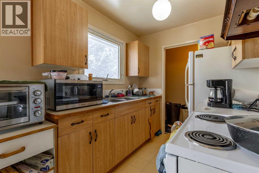 1408 & 1410 15 Avenue N, Lethbridge, Alberta  T1H 1W1 - Photo 14 - A2300176