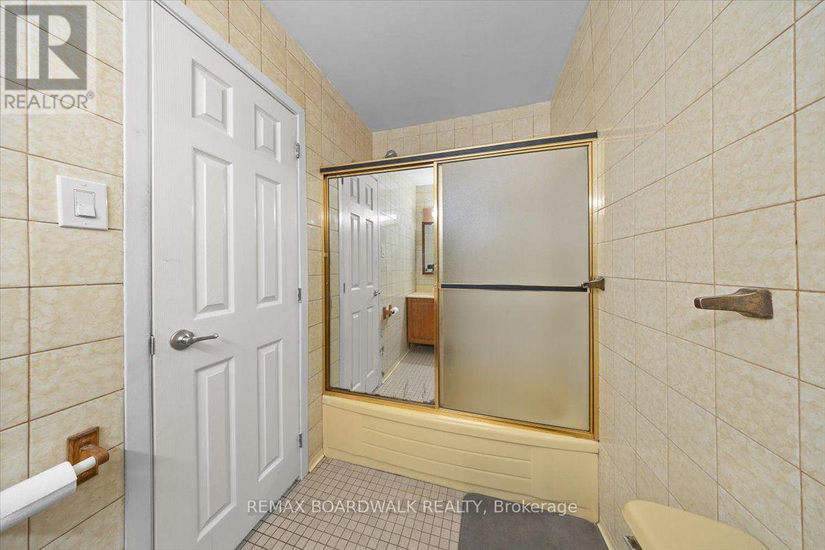 1864 Lenester Avenue W, Ottawa, Ontario  K2A 3W8 - Photo 25 - X13693390