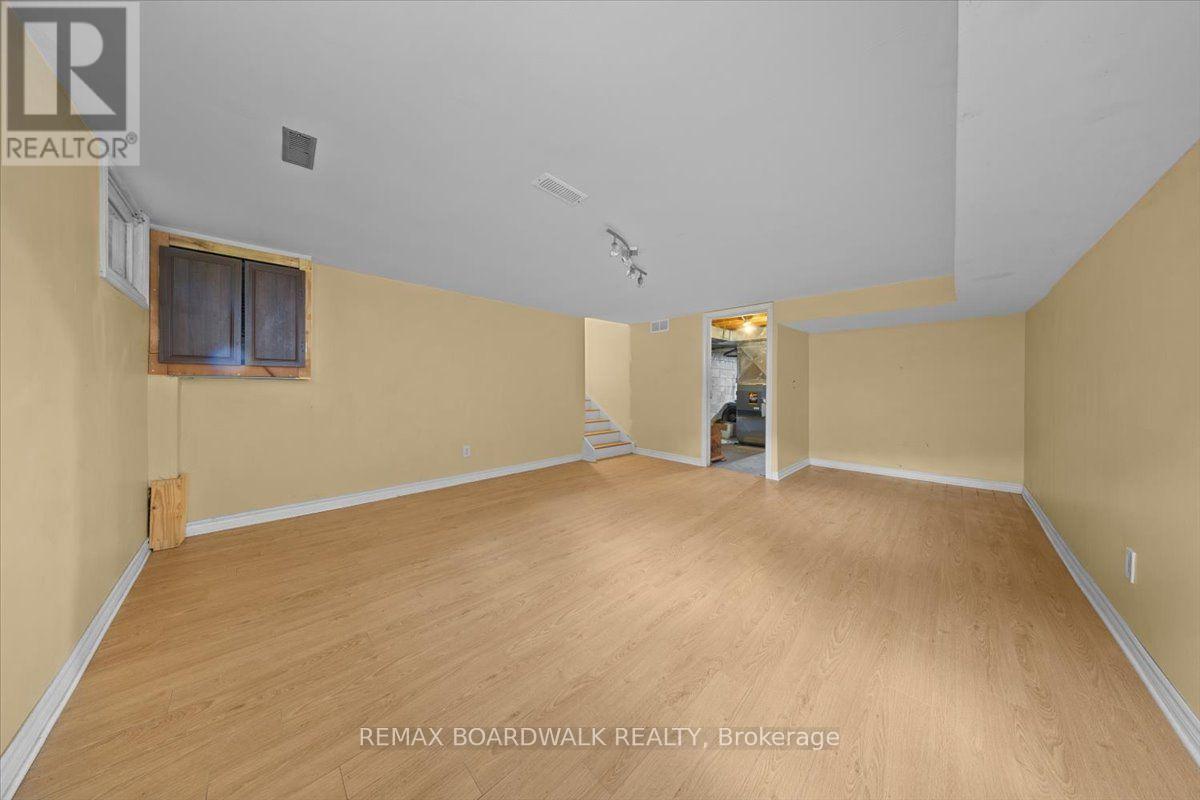 1864 Lenester Avenue W, Ottawa, Ontario  K2A 3W8 - Photo 32 - X13693390