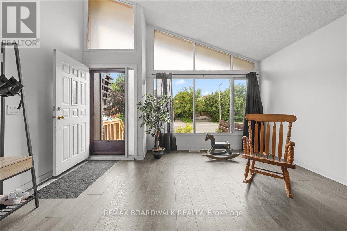 1864 Lenester Avenue W, Ottawa, Ontario K2A 3W8 - Photo 4 - X13693390