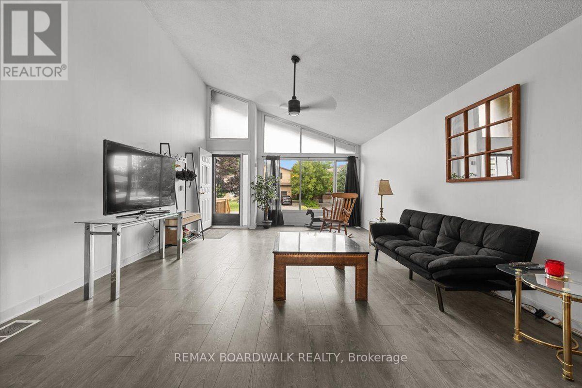 1864 Lenester Avenue W, Ottawa, Ontario K2A 3W8 - Photo 5 - X13693390
