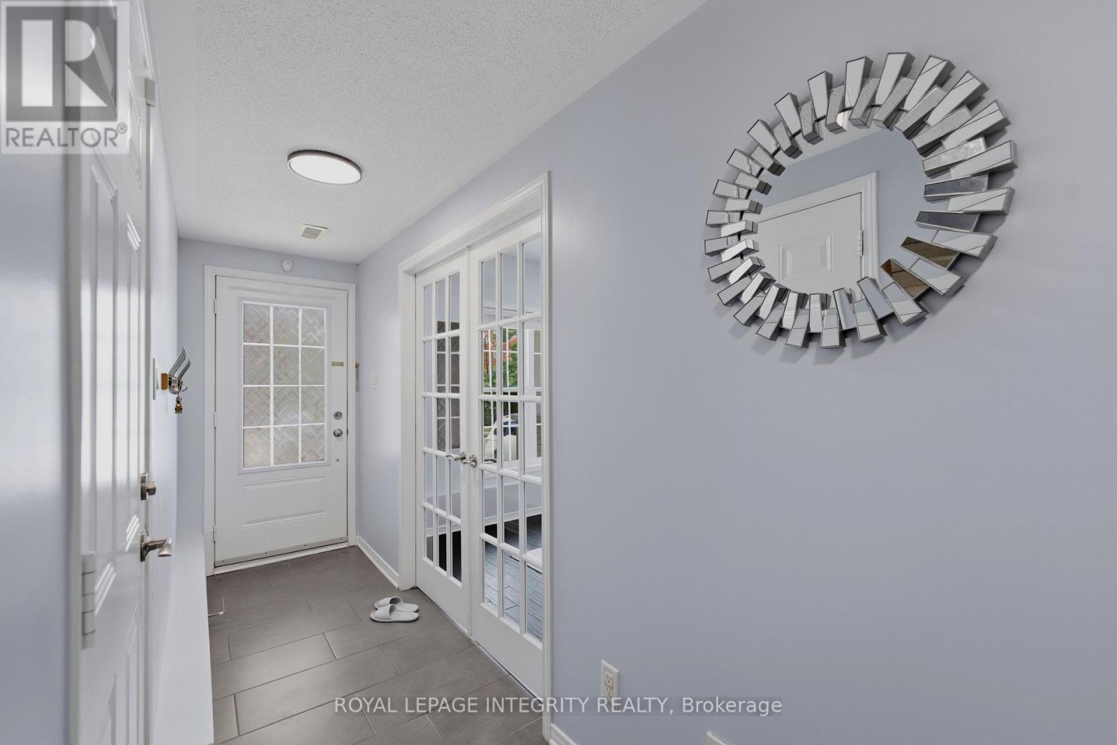 223 Huntsville Drive, Ottawa, Ontario K2T 0C7 - Photo 3 - X13693422