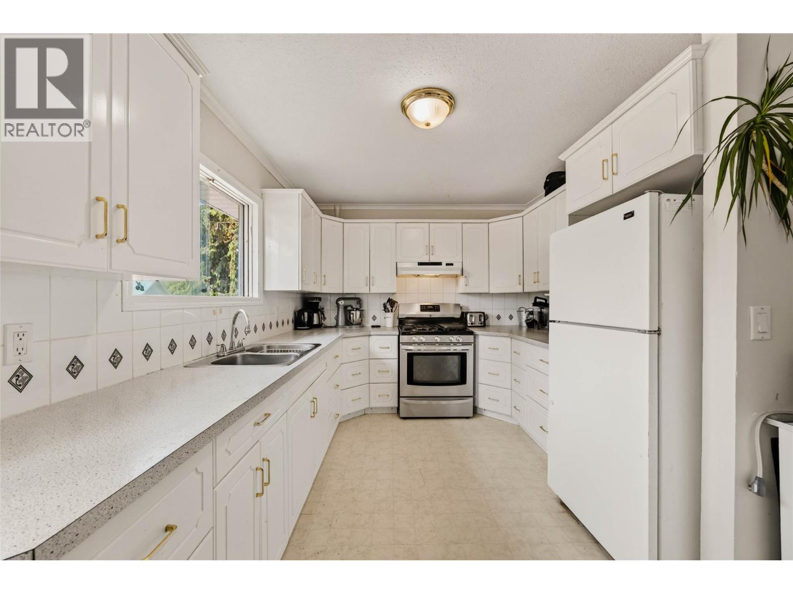 115 Second Street, Salmo, British Columbia  V0G 1Z0 - Photo 6 - 10398188