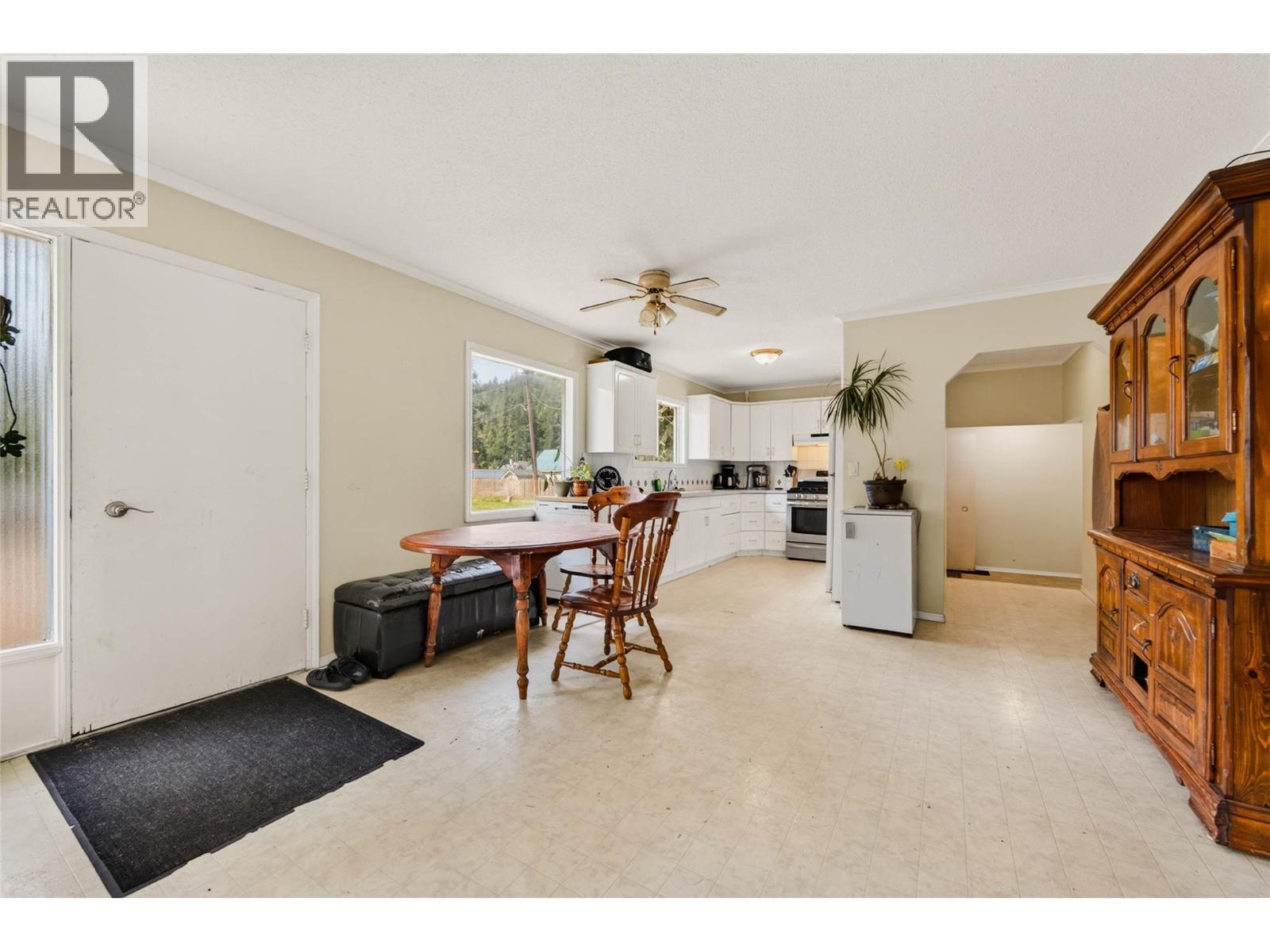 115 Second Street, Salmo, British Columbia  V0G 1Z0 - Photo 12 - 10398188