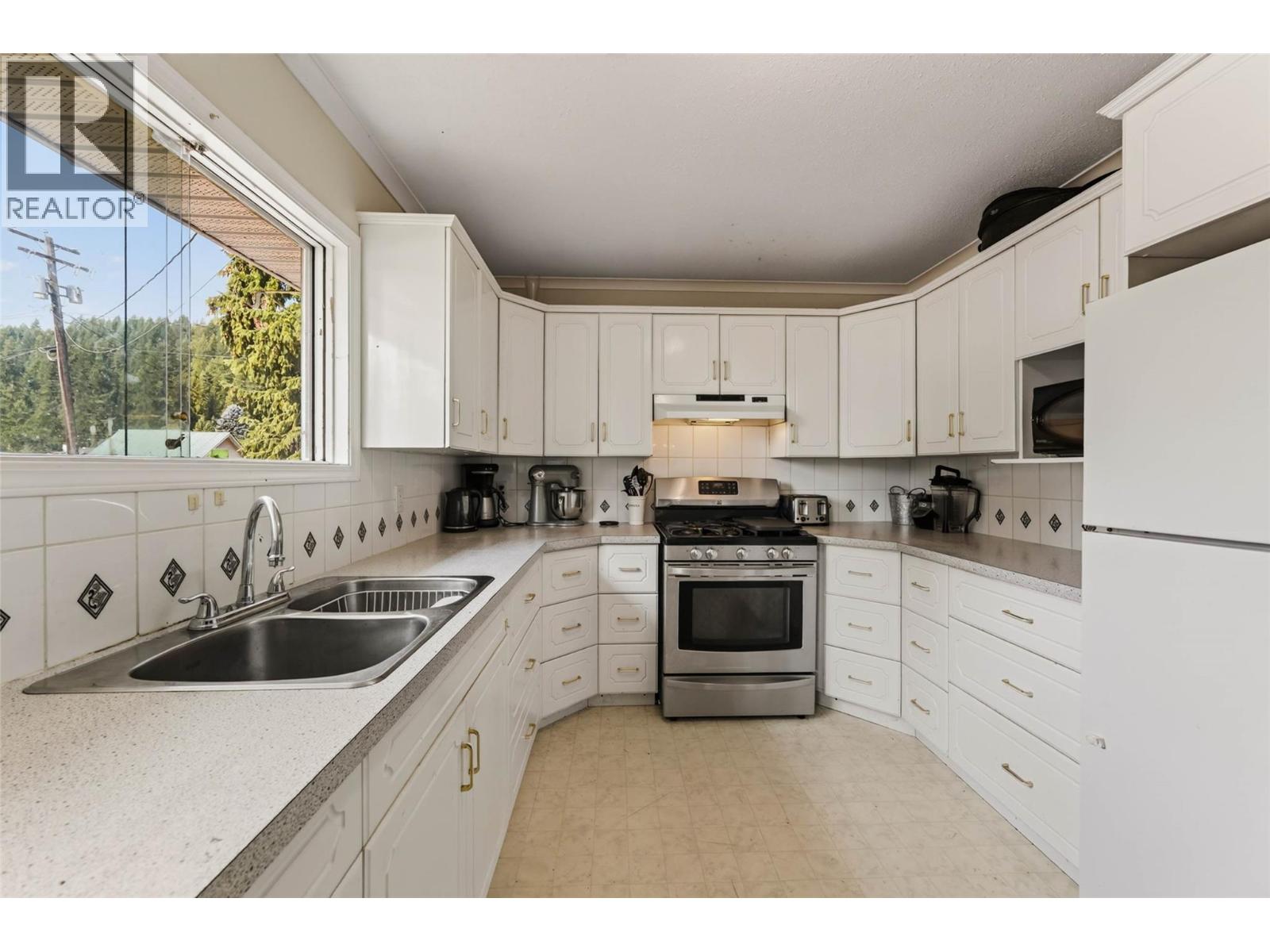 115 Second Street, Salmo, British Columbia  V0G 1Z0 - Photo 8 - 10398188