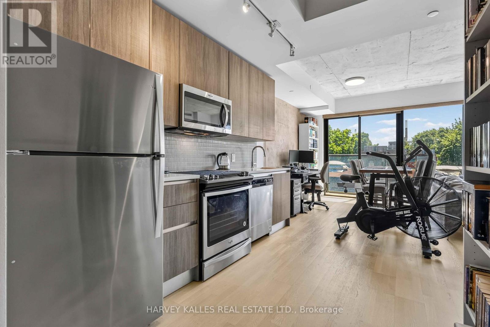 325 - 246 Logan Avenue, Toronto, Ontario  M4M 0E9 - Photo 11 - E13693396