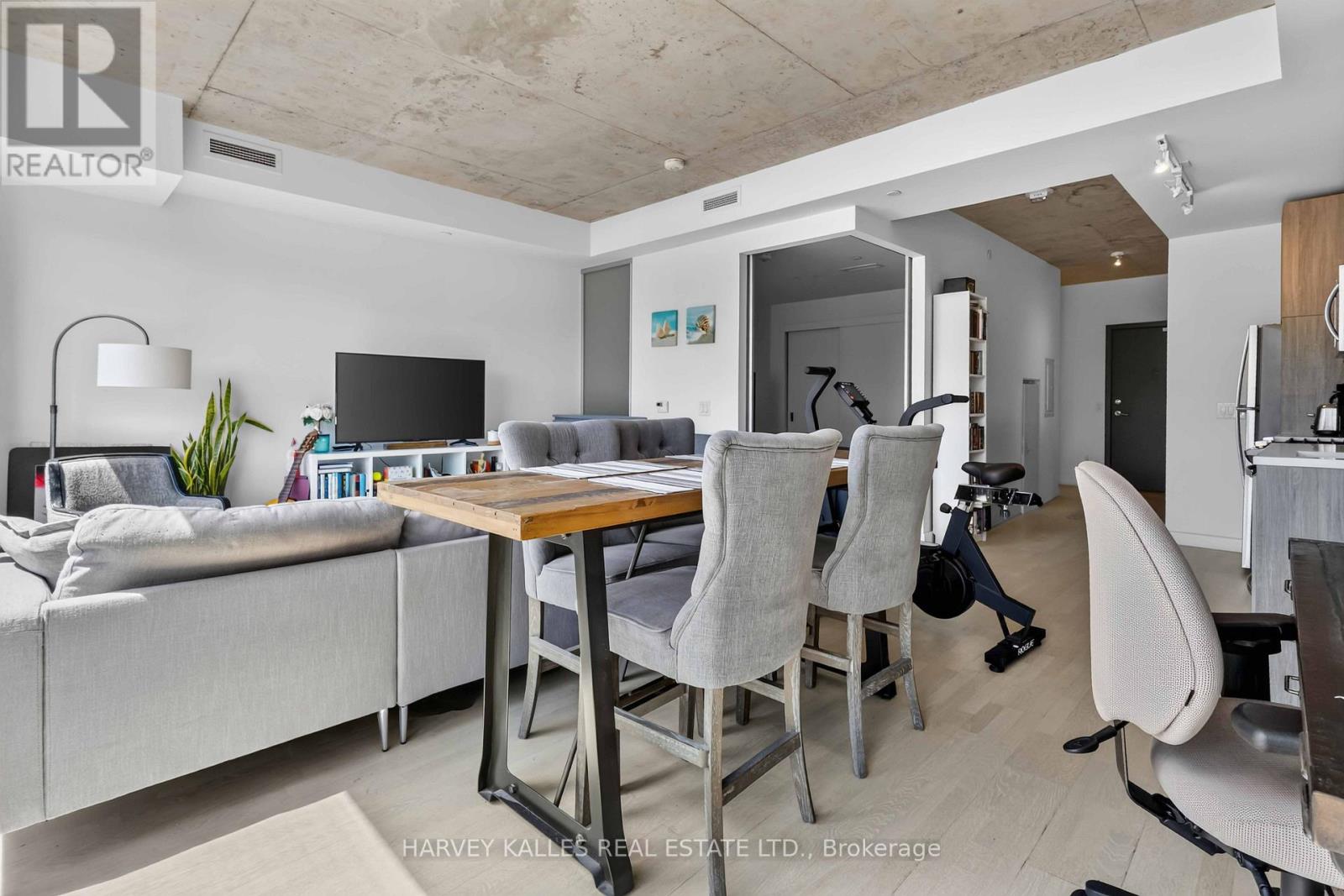 325 - 246 Logan Avenue, Toronto, Ontario  M4M 0E9 - Photo 16 - E13693396