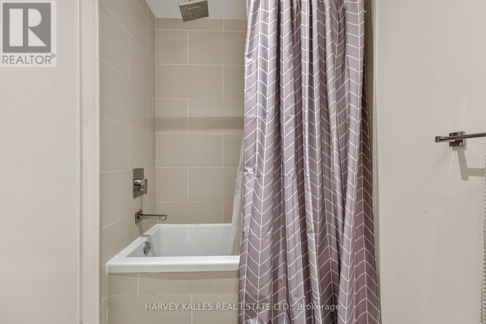 325 - 246 Logan Avenue, Toronto, Ontario  M4M 0E9 - Photo 25 - E13693396