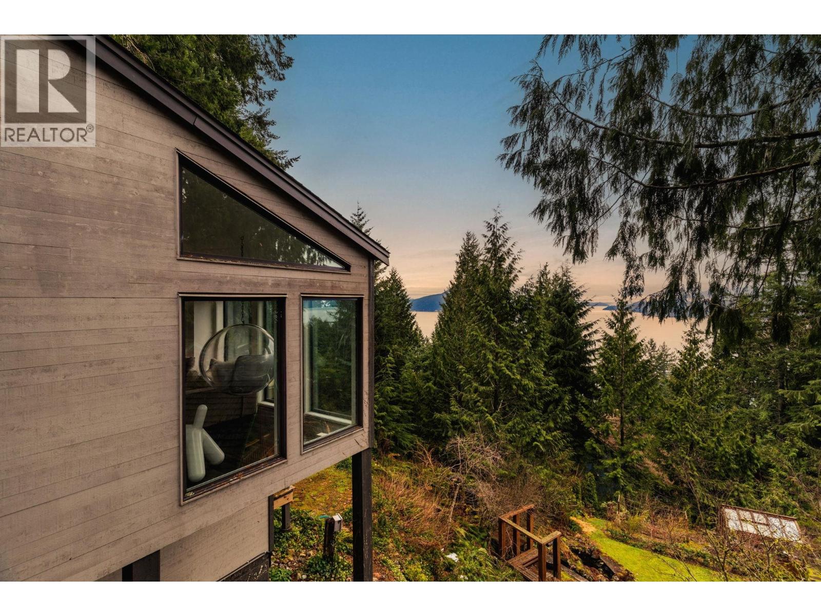 470 TIMBERTOP DRIVE, Lions Bay, British Columbia