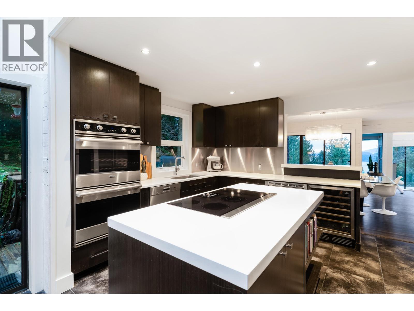 470 Timbertop Drive, Lions Bay, British Columbia  V0N 2E0 - Photo 12 - R3157282