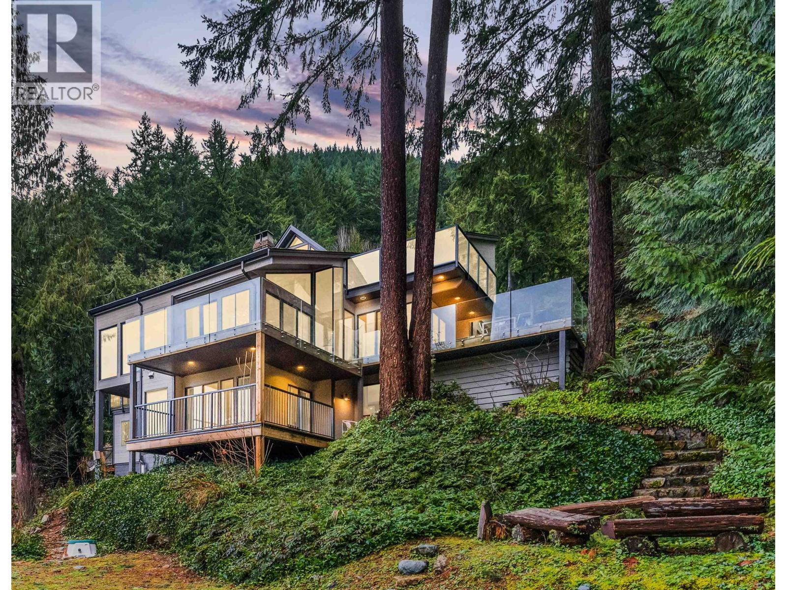 470 Timbertop Drive, Lions Bay, British Columbia  V0N 2E0 - Photo 2 - R3157282