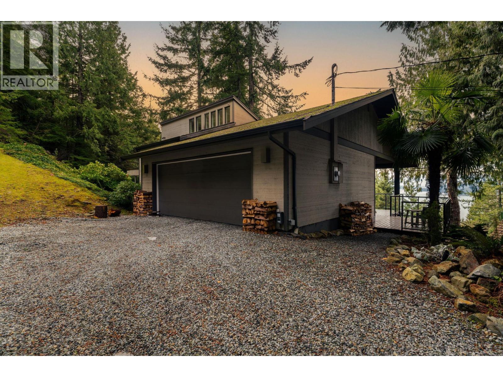 470 Timbertop Drive, Lions Bay, British Columbia  V0N 2E0 - Photo 3 - R3157282