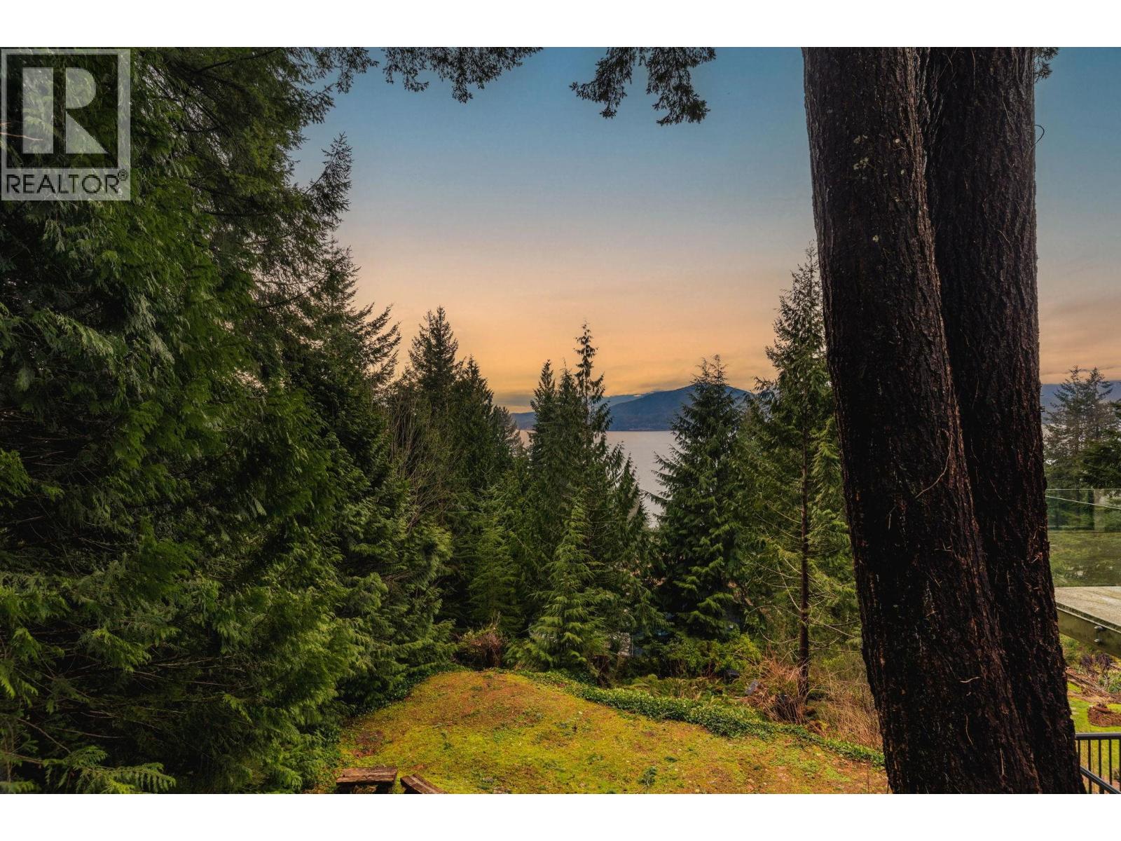 470 Timbertop Drive, Lions Bay, British Columbia  V0N 2E0 - Photo 38 - R3157282