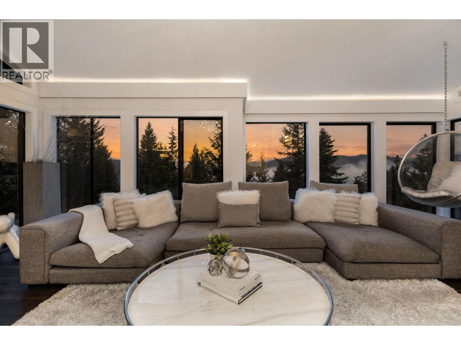 470 Timbertop Drive, Lions Bay, British Columbia  V0N 2E0 - Photo 6 - R3157282
