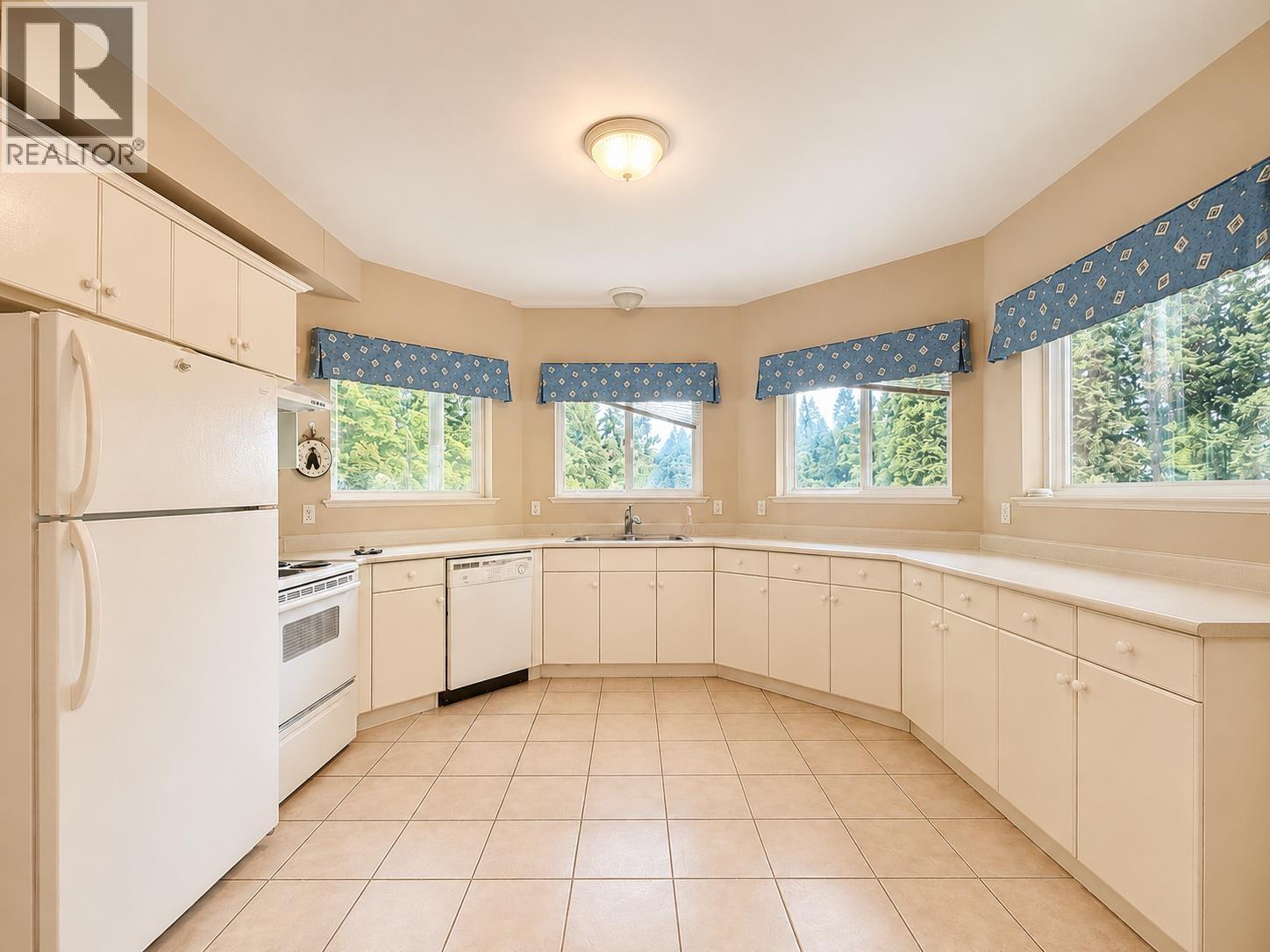 1625 Parkway Blvd, Coquitlam, British Columbia  V3E 3M7 - Photo 2 - R3157321