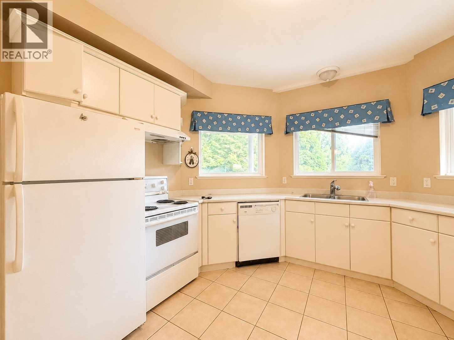 1625 Parkway Blvd, Coquitlam, British Columbia  V3E 3M7 - Photo 3 - R3157321