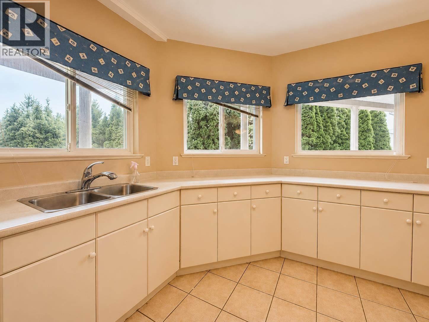 1625 Parkway Blvd, Coquitlam, British Columbia  V3E 3M7 - Photo 4 - R3157321