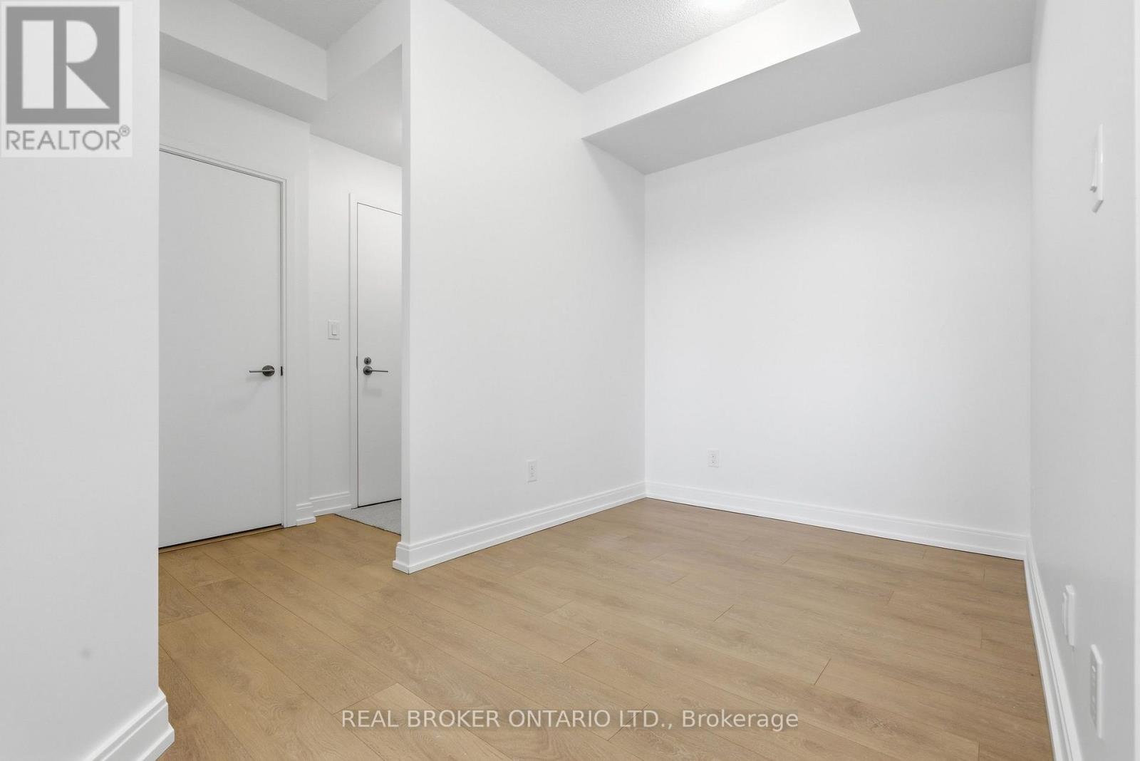 307 - 540 Bur Oak Avenue, Markham (Berczy), Ontario  L6C 0Y2 - Photo 4 - N13693354