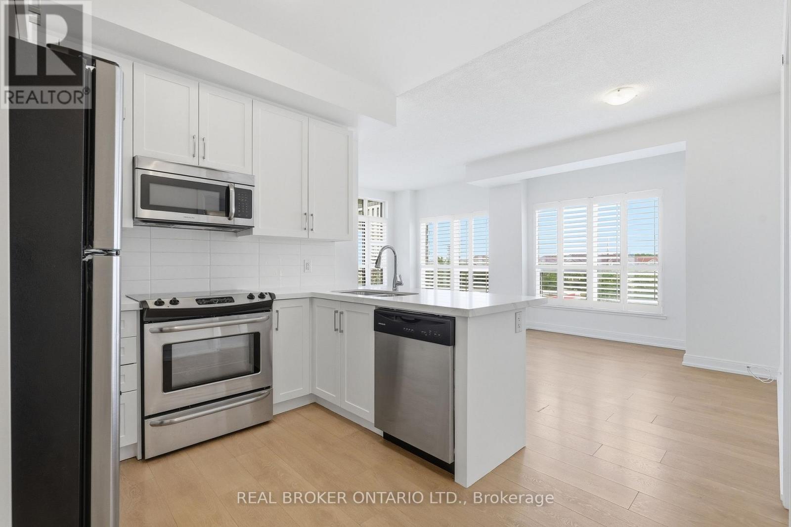 307 - 540 Bur Oak Avenue, Markham (Berczy), Ontario  L6C 0Y2 - Photo 6 - N13693354