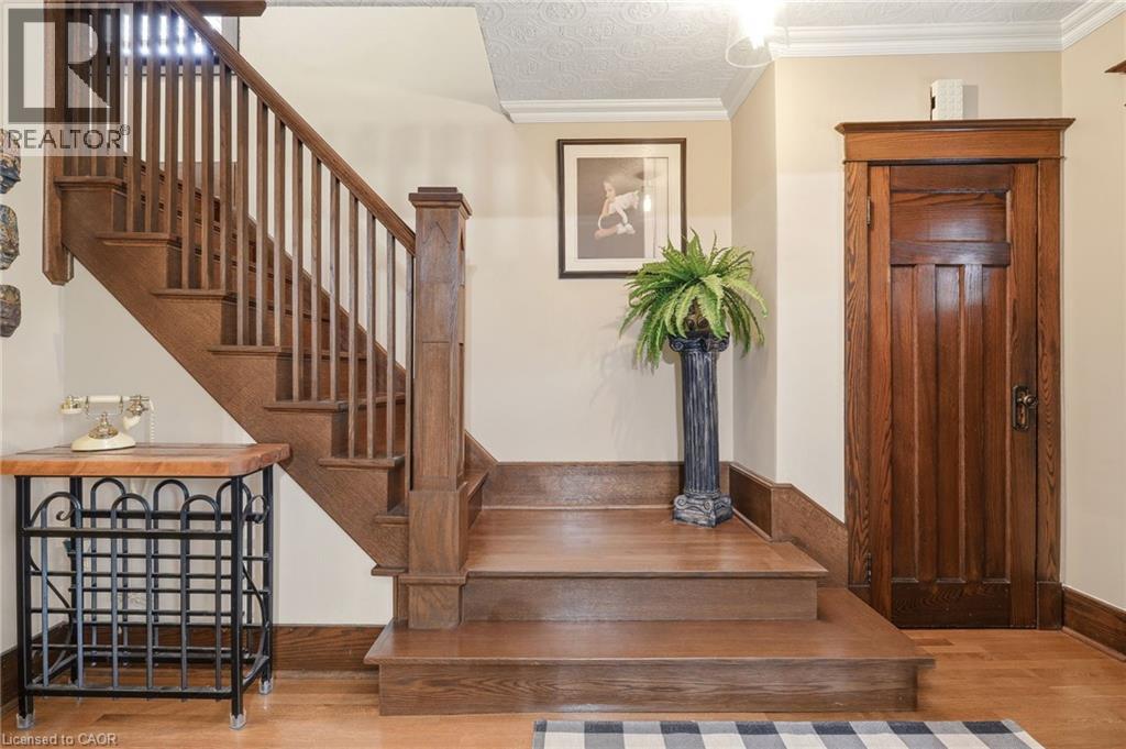 2116 Caroline Street, Burlington, Ontario  L7R 1L8 - Photo 6 - 40857055