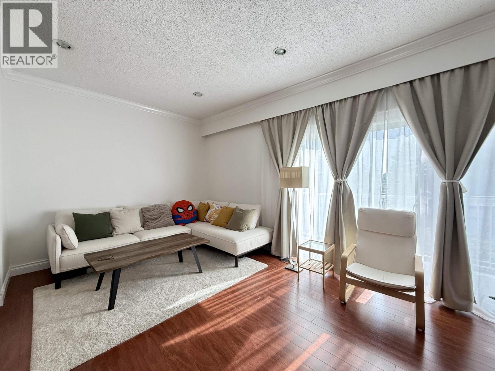 6722 Kneale Place, Burnaby, British Columbia  V5B 2Z2 - Photo 4 - R3157273