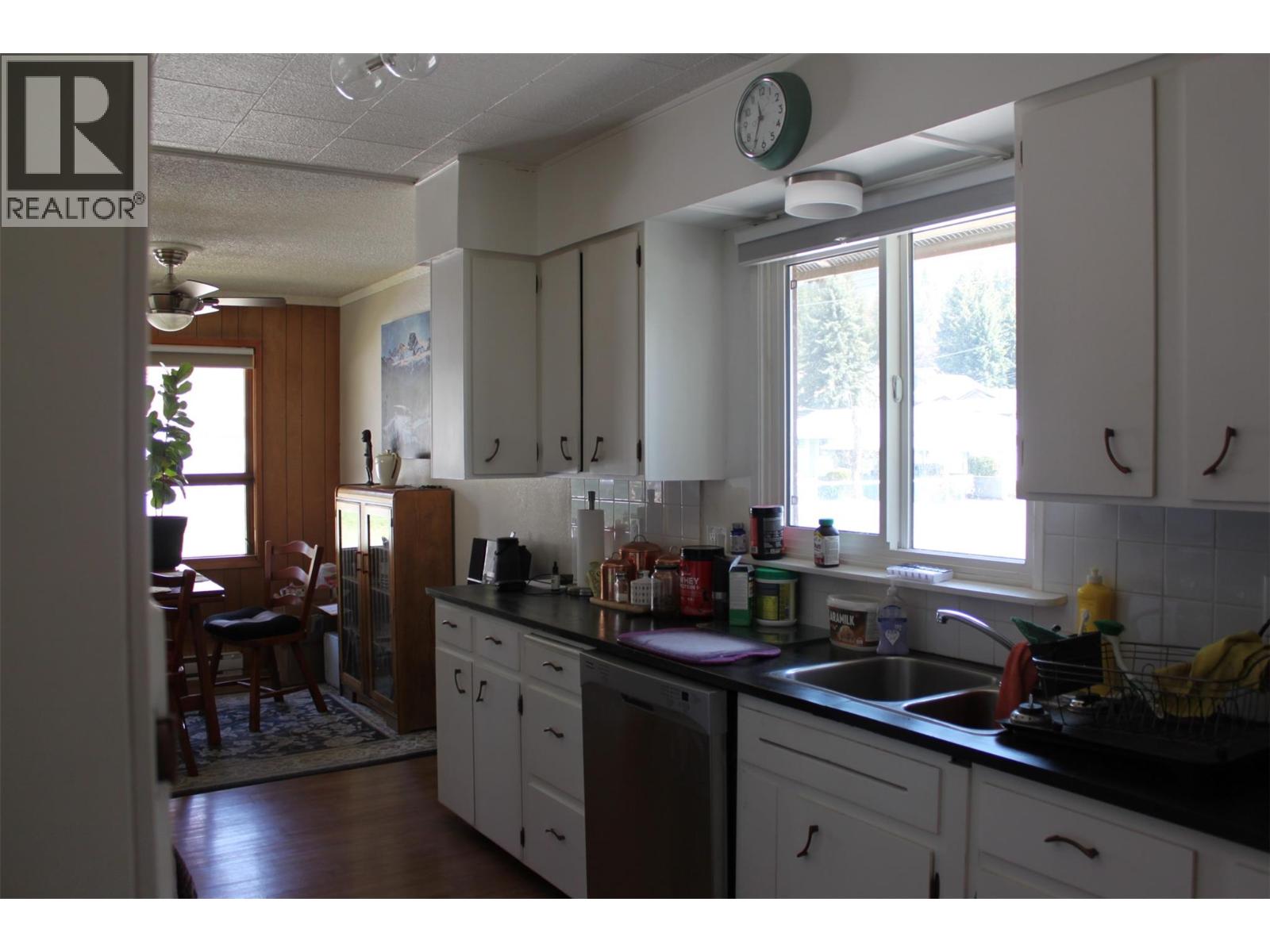 119 2nd Avenue NW, Nakusp, British Columbia  V0G 1R0 - Photo 10 - 10384393