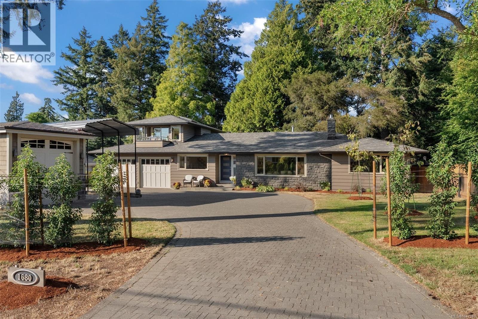 1680 Ash Rd, Saanich, British Columbia