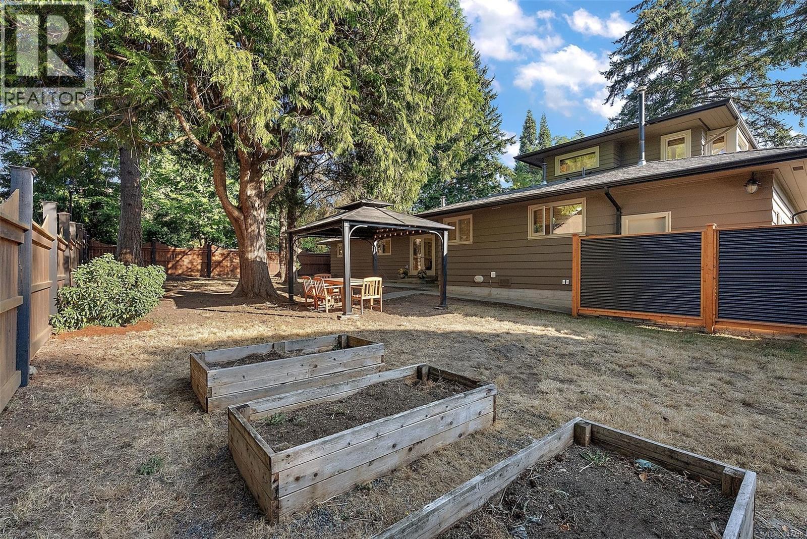 1680 Ash Rd, Saanich, British Columbia  V5C 4B3 - Photo 43 - 1047248