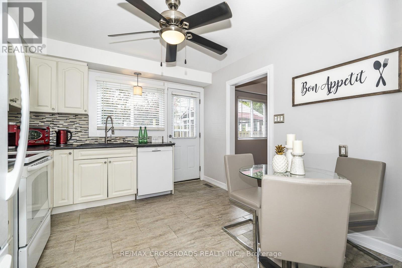 655 Dodsworth Crescent, Mississauga, Ontario  L4Y 2H6 - Photo 6 - W13685934