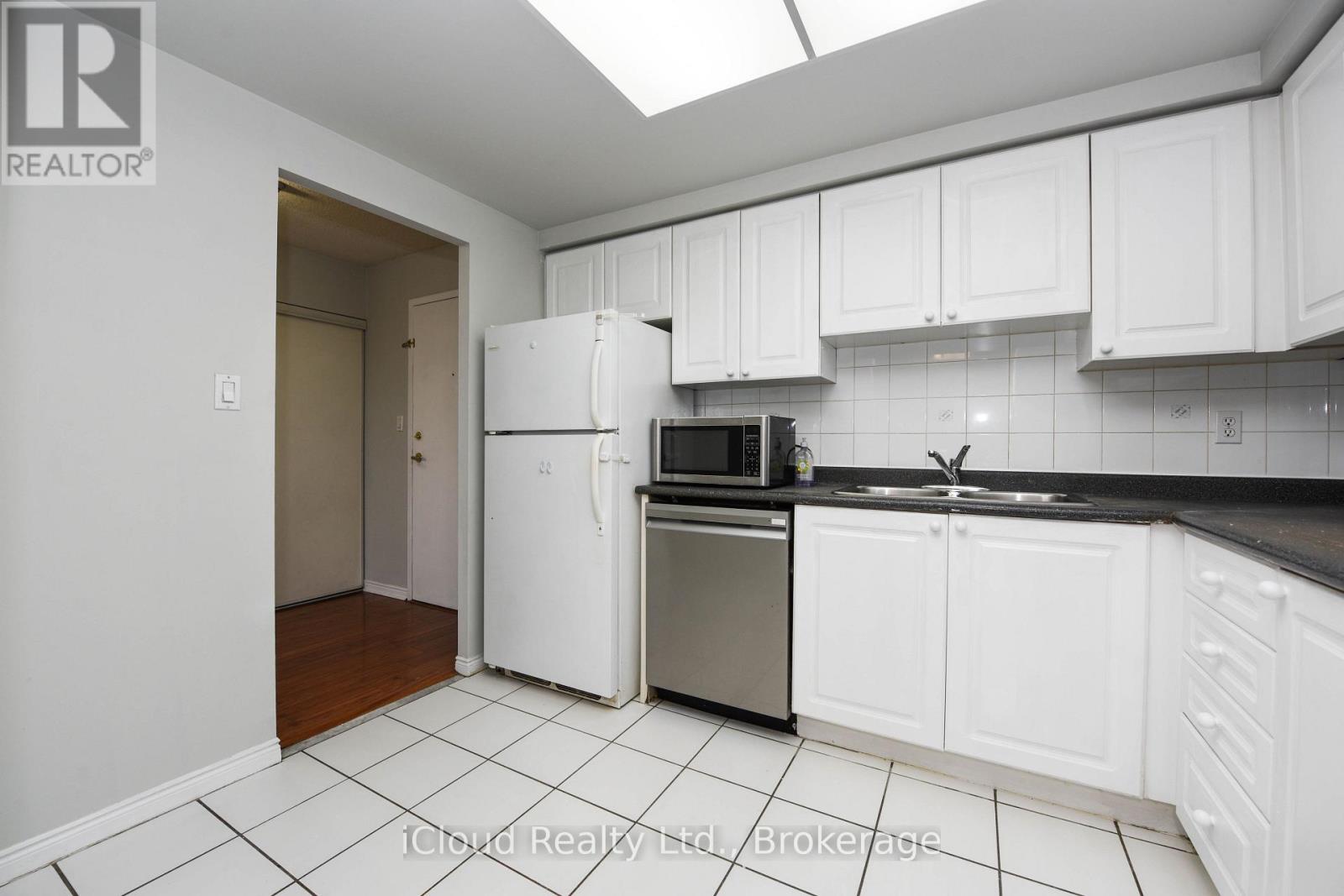 1512 - 135 Hillcrest Avenue, Mississauga, Ontario  L5B 4B1 - Photo 11 - W13693382