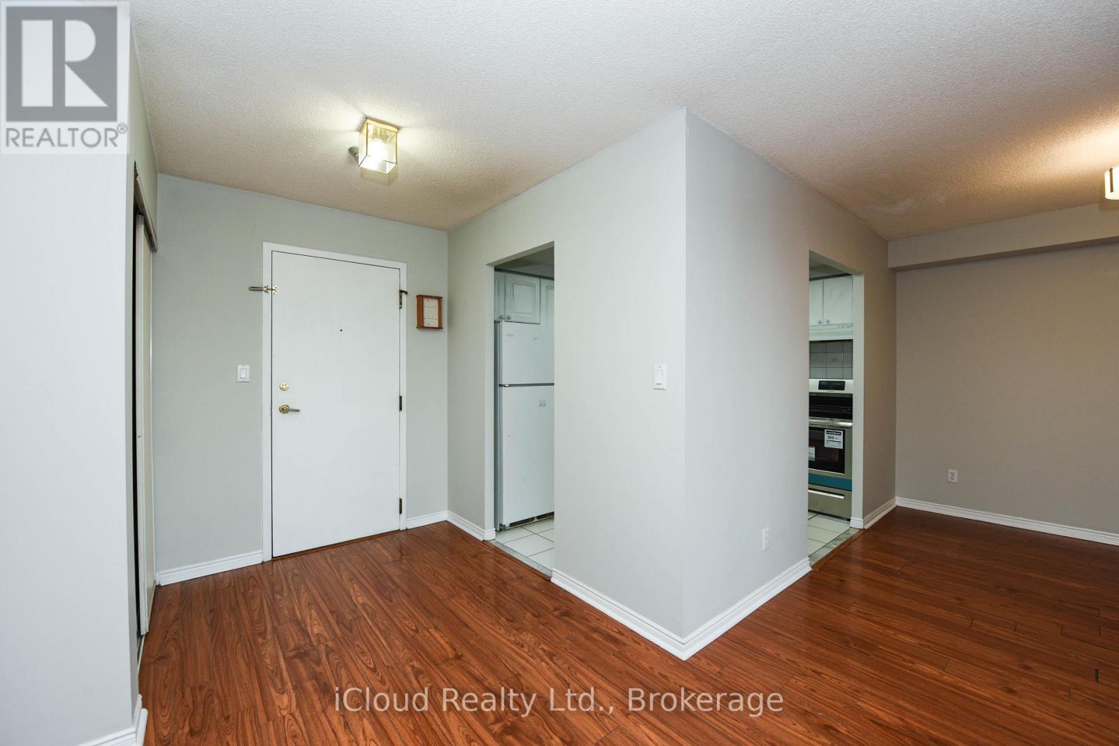 1512 - 135 Hillcrest Avenue, Mississauga, Ontario  L5B 4B1 - Photo 3 - W13693382